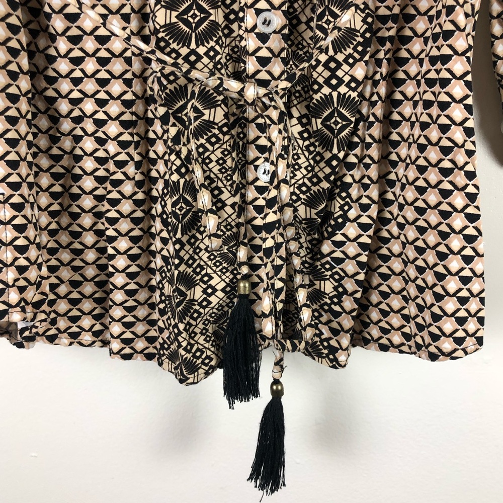 ✨IsaacMizrahi Live Top w/ Belt✨ - Picture 3 of 5